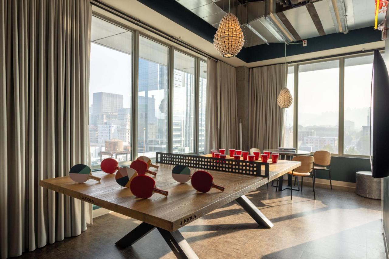 Hotel Moxy Downtown 2*