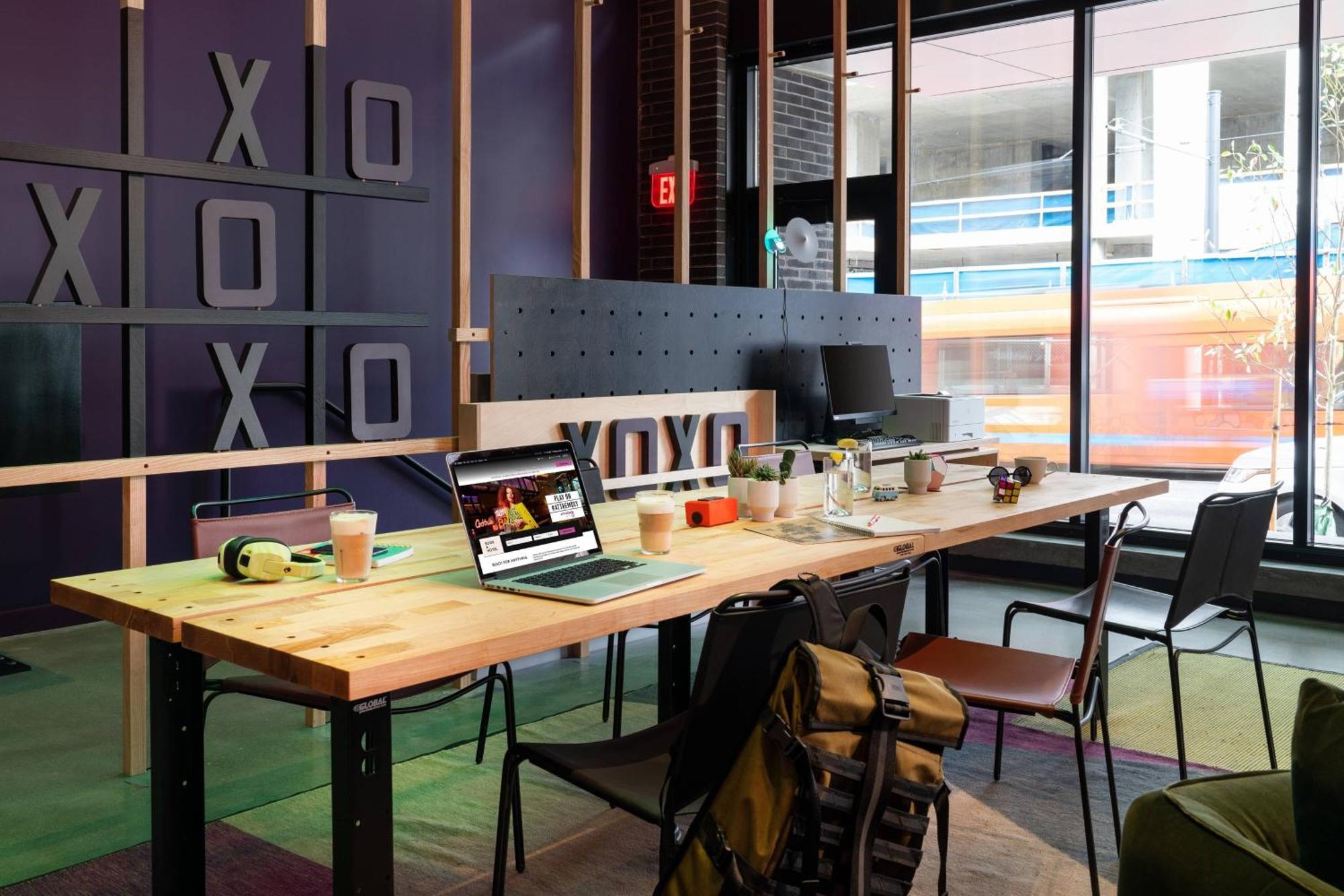 Moxy Downtown Hotel 2*