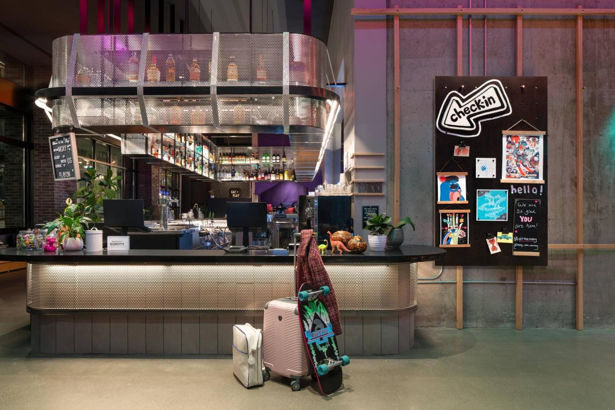Hotel Moxy Downtown 2*