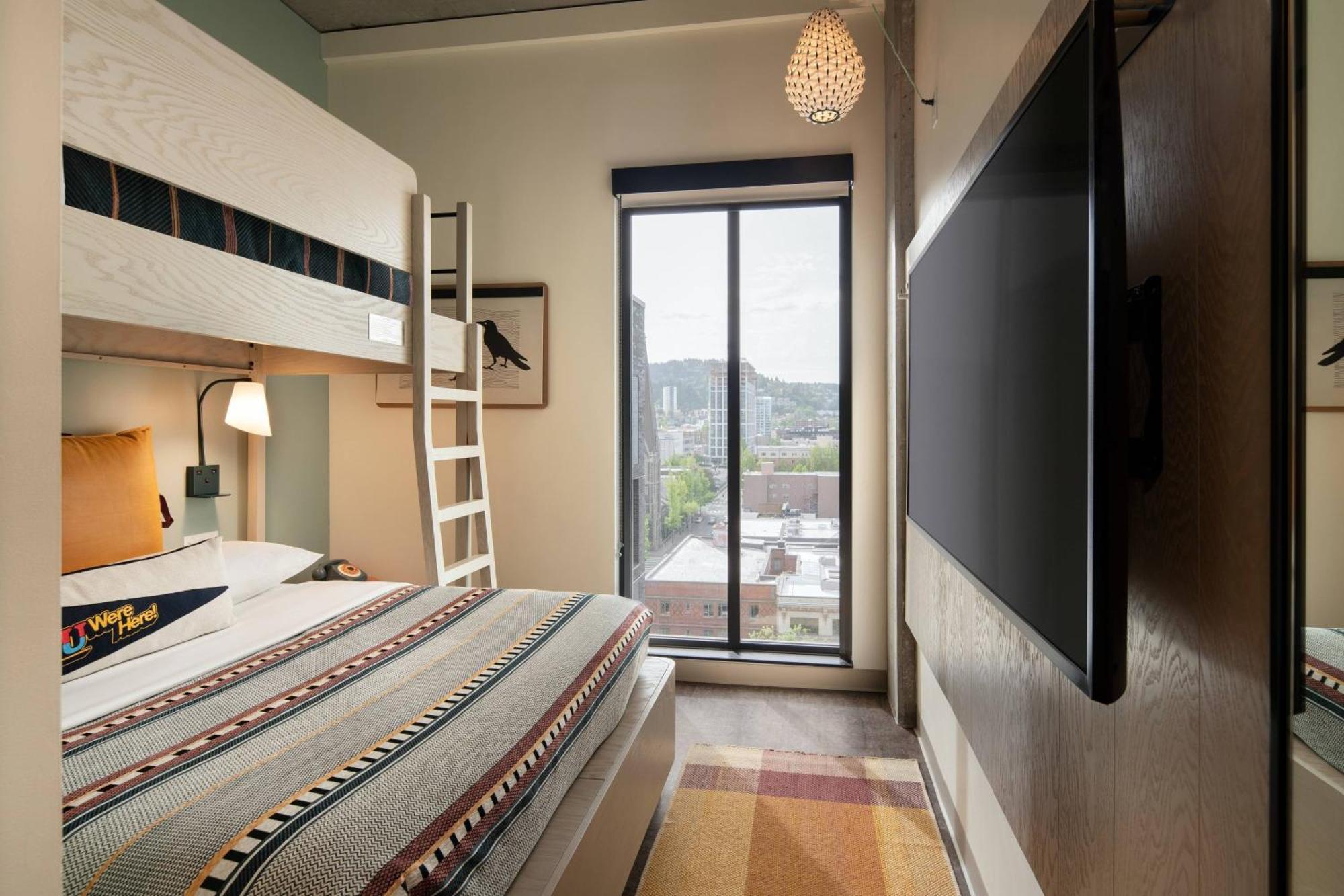 Moxy Downtown Hotel 2*