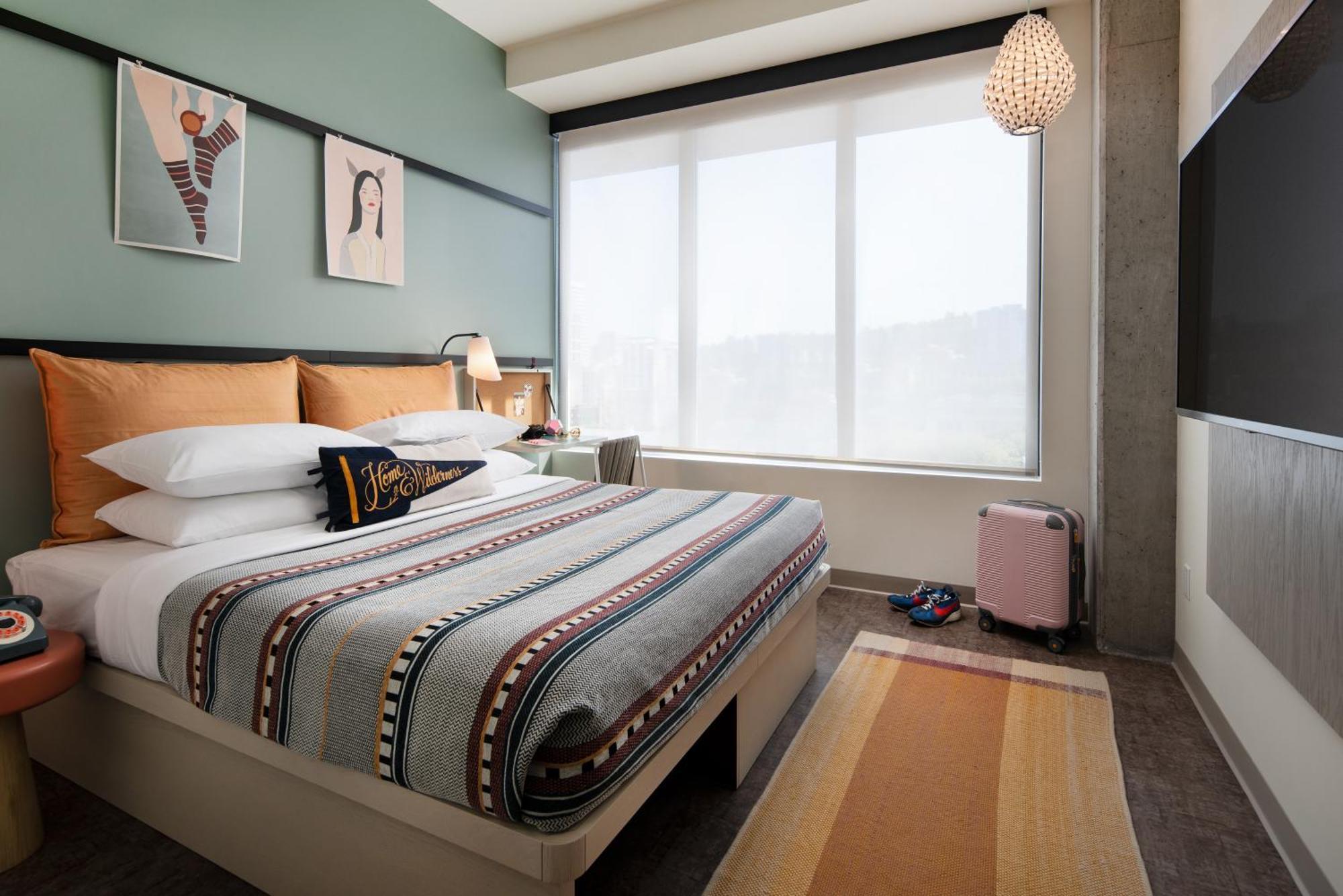 Moxy Downtown Hotel 2*
