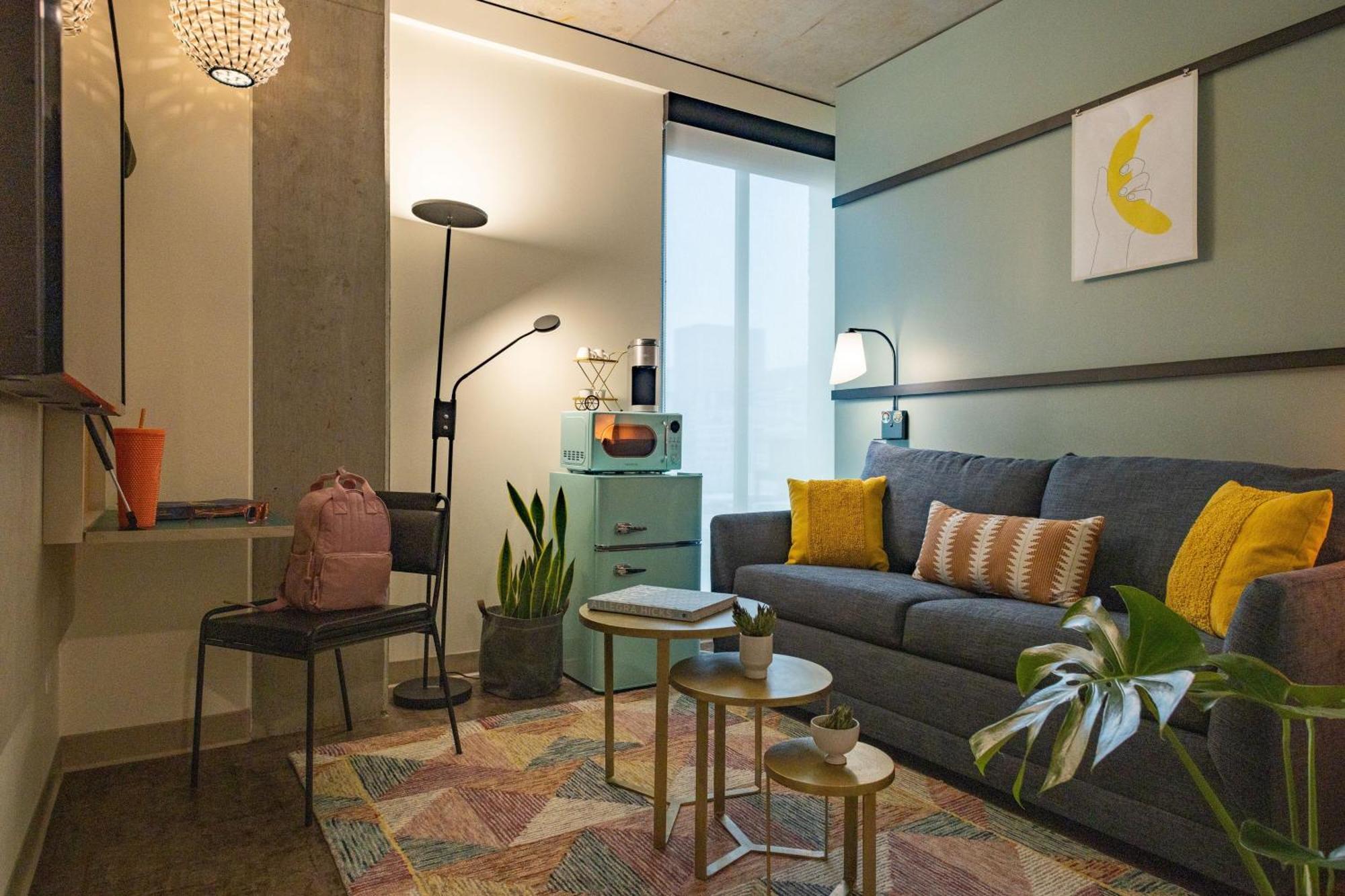 Moxy Downtown 2*